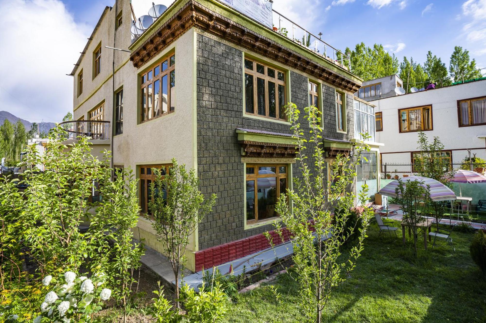 Rainbow Holiday Home 레 외부 사진